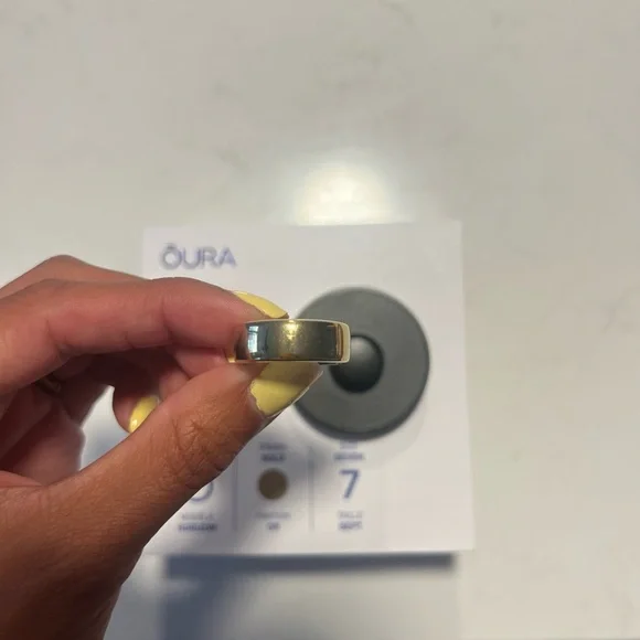Oura Gold Horizon Ring - Picture 2 of 2